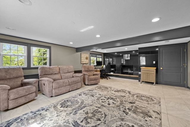 14 Huron Ave, Danvers, MA 01923