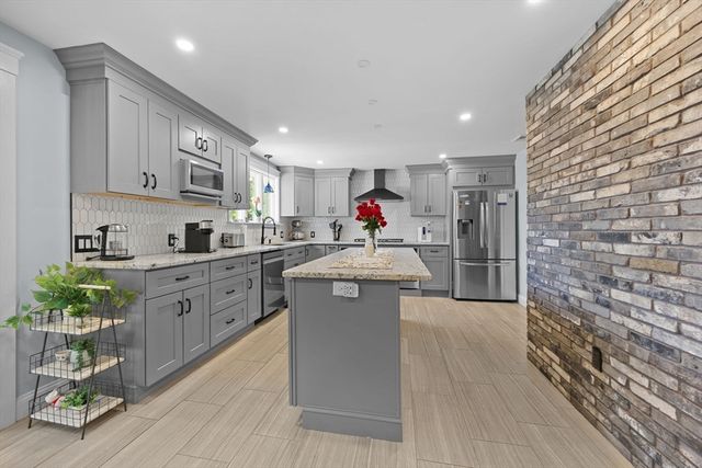 14 Huron Ave, Danvers, MA 01923