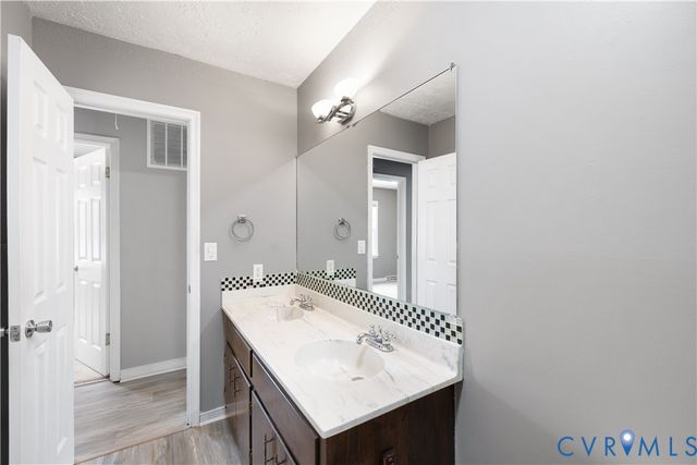 8404 Debbs Ln, North Chesterfield, VA 23235