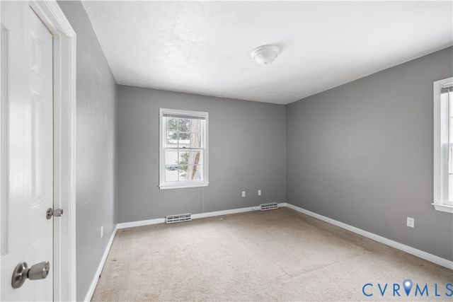 8404 Debbs Ln, North Chesterfield, VA 23235