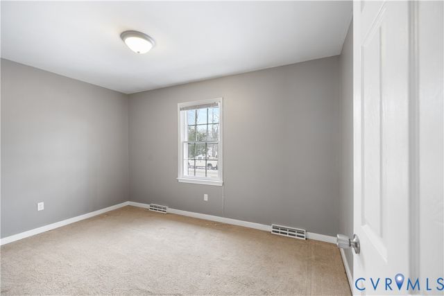 8404 Debbs Ln, North Chesterfield, VA 23235