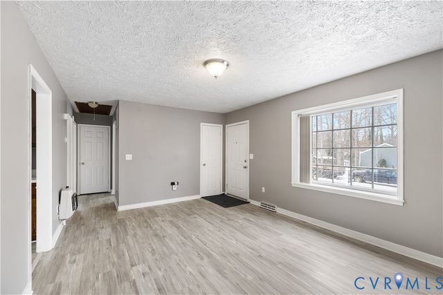 8404 Debbs Ln, North Chesterfield, VA 23235