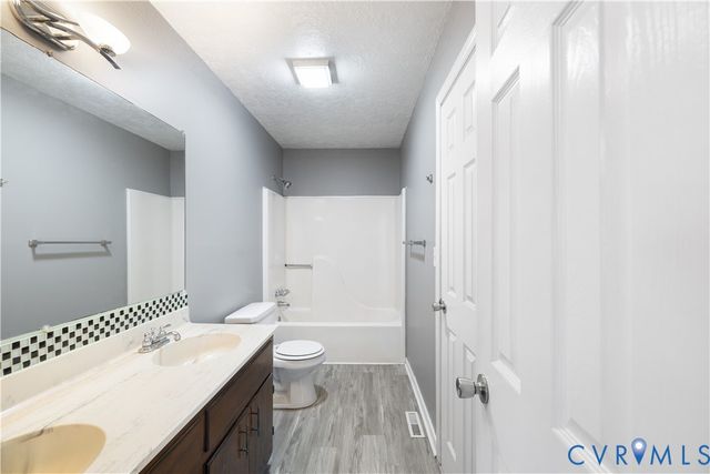 8404 Debbs Ln, North Chesterfield, VA 23235