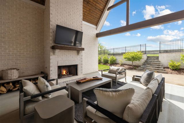 7373 Harlow Dr, College Grove, TN 37046