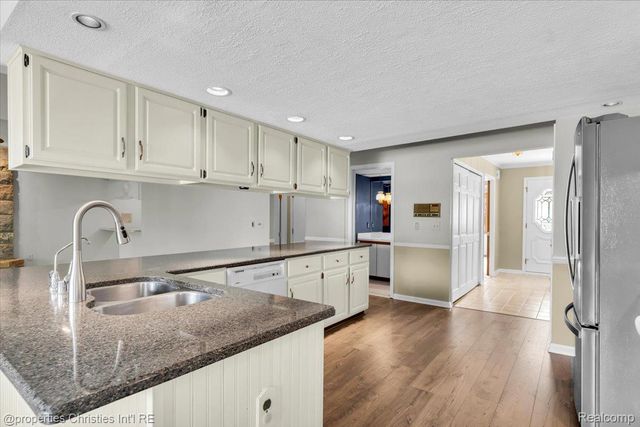 24944 Arden Park Drive, Farmington Hills, MI 48336