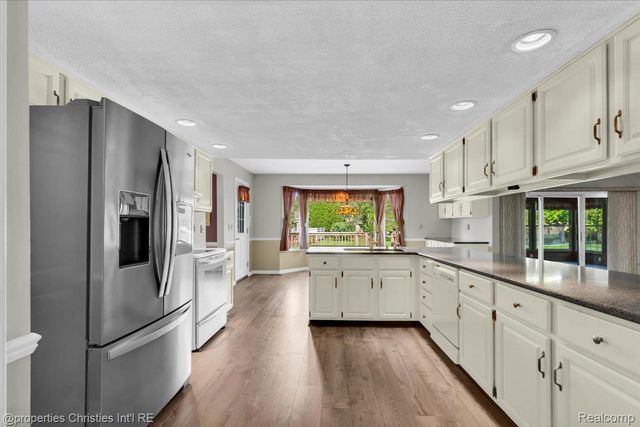 24944 Arden Park Drive, Farmington Hills, MI 48336