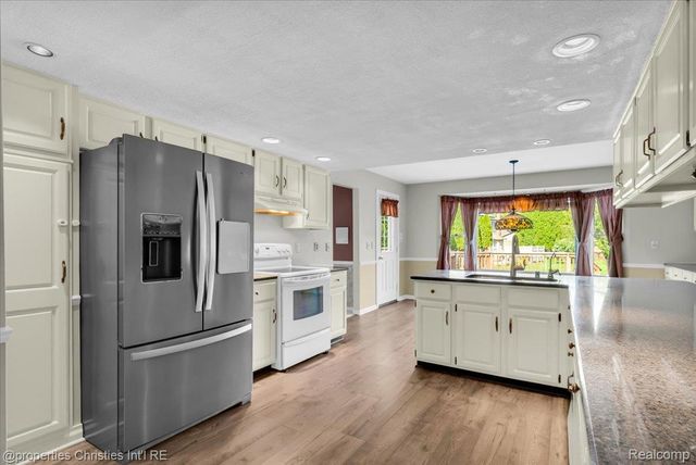 24944 Arden Park Drive, Farmington Hills, MI 48336