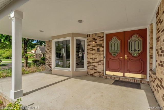 24944 Arden Park Drive, Farmington Hills, MI 48336