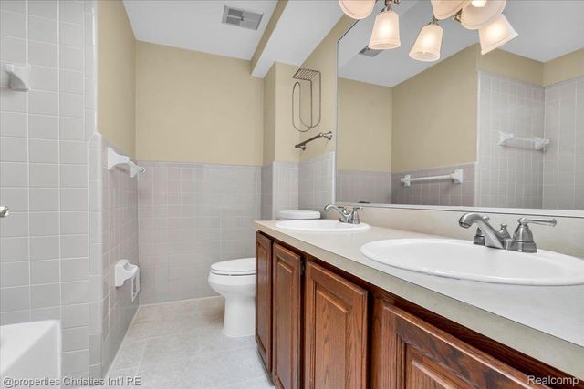 24944 Arden Park Drive, Farmington Hills, MI 48336