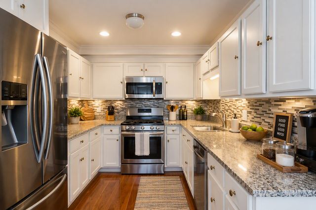 700 W Dempster Street G1, Mount Prospect, IL 60056