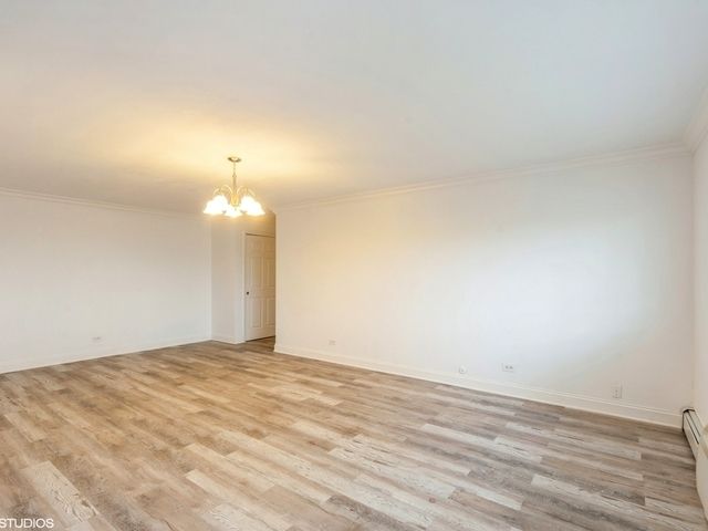 700 W Dempster Street G1, Mount Prospect, IL 60056