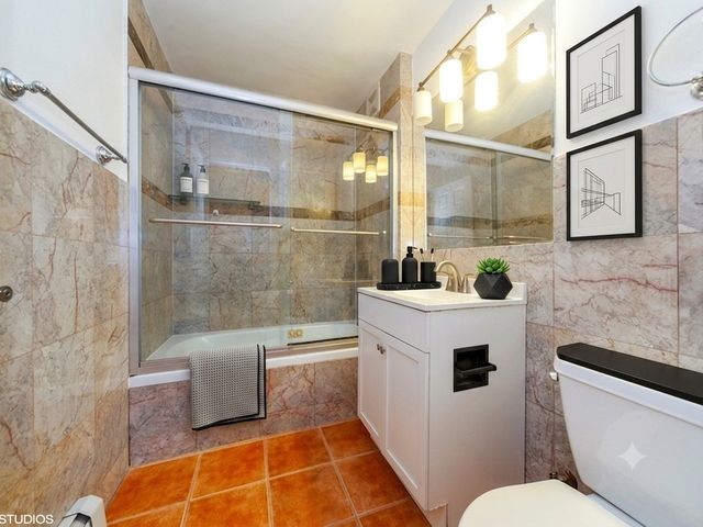 700 W Dempster Street G1, Mount Prospect, IL 60056