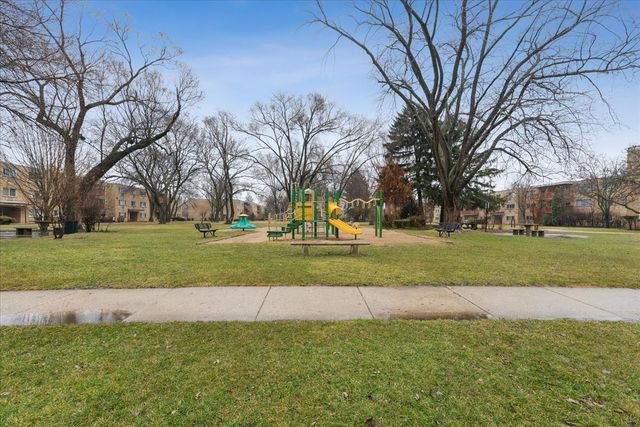 700 W Dempster Street G1, Mount Prospect, IL 60056