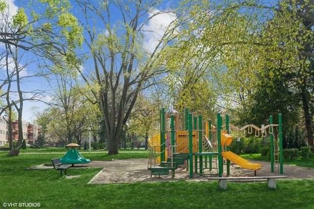 700 W Dempster Street G1, Mount Prospect, IL 60056