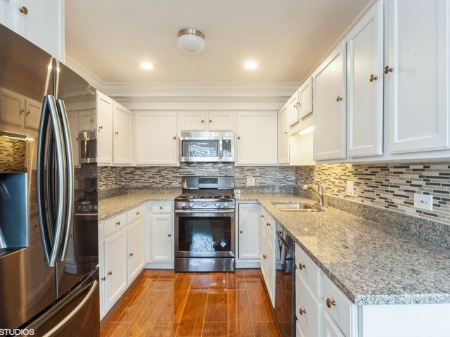 700 W Dempster Street G1, Mount Prospect, IL 60056