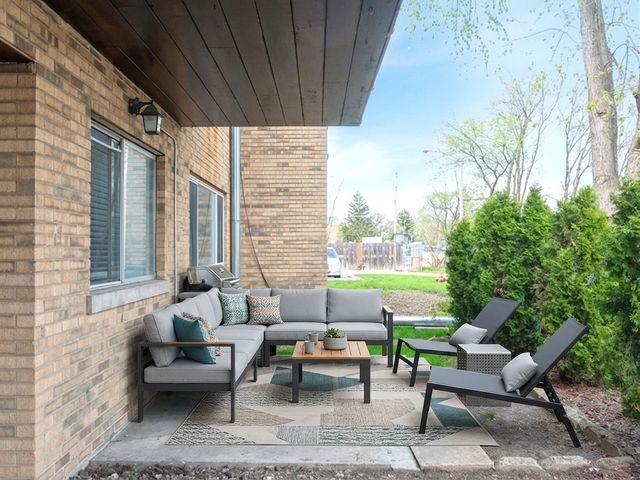 700 W Dempster Street G1, Mount Prospect, IL 60056