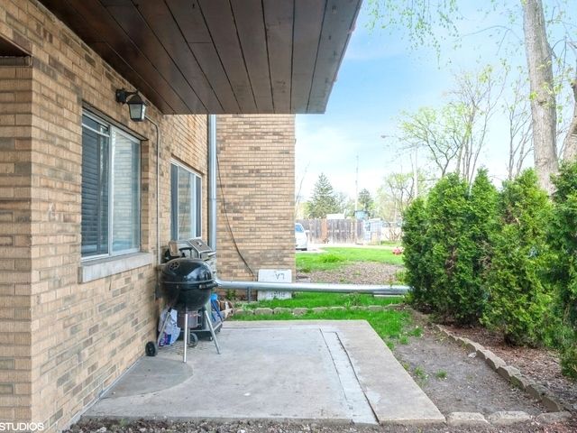 700 W Dempster Street G1, Mount Prospect, IL 60056