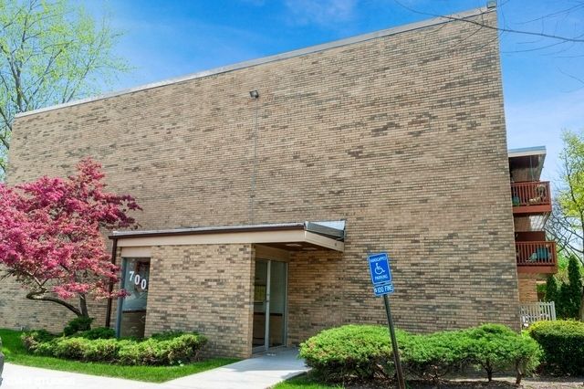 700 W Dempster Street G1, Mount Prospect, IL 60056