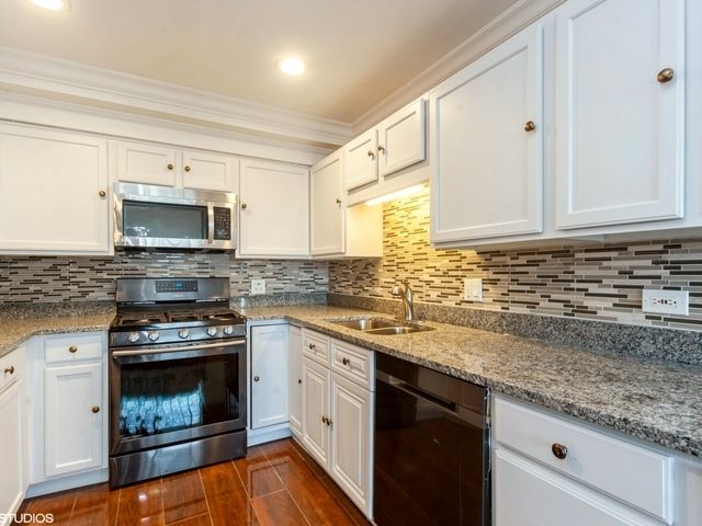 700 W Dempster Street G1, Mount Prospect, IL 60056