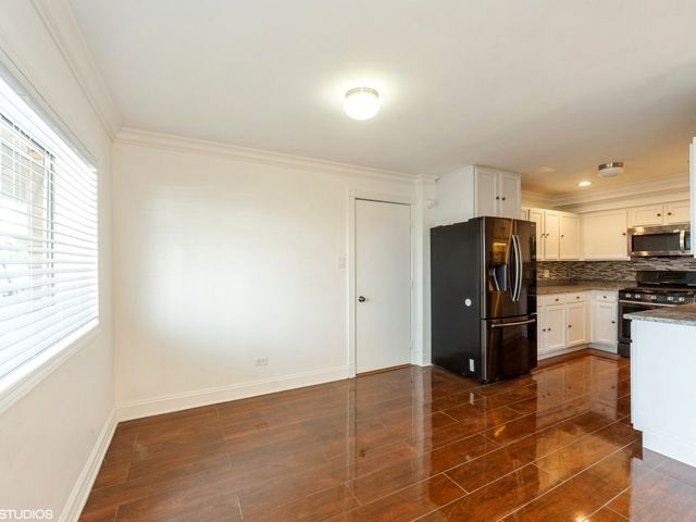 700 W Dempster Street G1, Mount Prospect, IL 60056