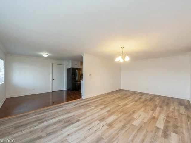 700 W Dempster Street G1, Mount Prospect, IL 60056