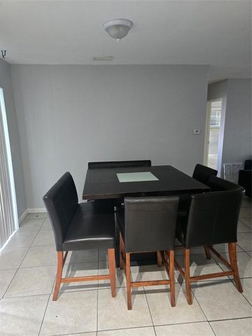 2111 N 57th Terrace, Hollywood, FL 33021