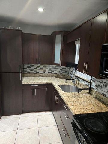 2111 N 57th Terrace, Hollywood, FL 33021