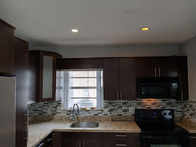 2111 N 57th Terrace, Hollywood, FL 33021