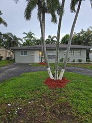 2111 N 57th Terrace, Hollywood, FL 33021