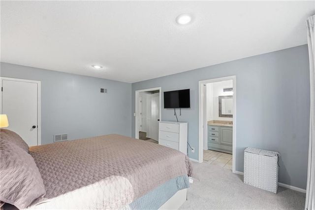 7514 Caenen Lake Road, Lenexa, KS 66216