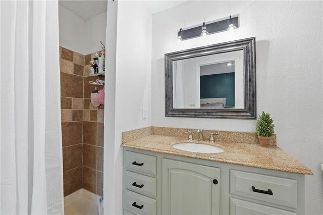 7514 Caenen Lake Road, Lenexa, KS 66216