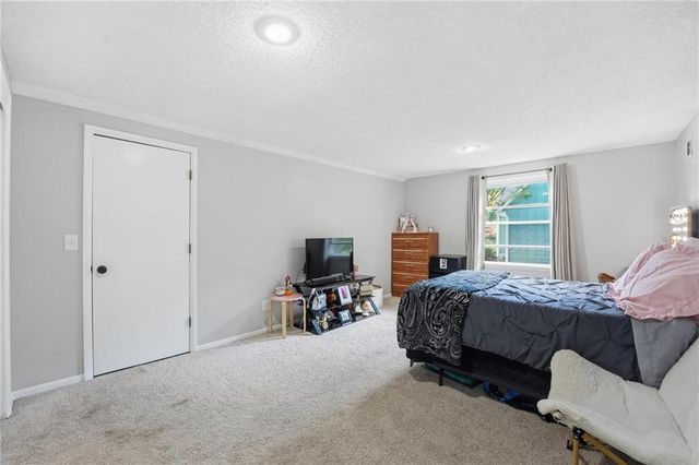 7514 Caenen Lake Road, Lenexa, KS 66216