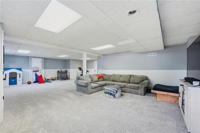 7514 Caenen Lake Road, Lenexa, KS 66216