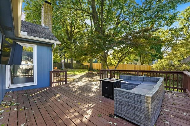 7514 Caenen Lake Road, Lenexa, KS 66216