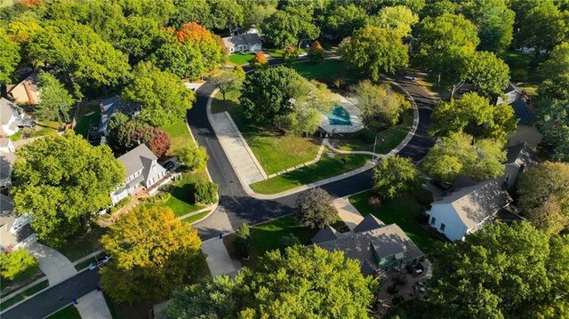 7514 Caenen Lake Road, Lenexa, KS 66216