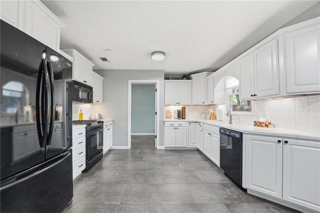 7514 Caenen Lake Road, Lenexa, KS 66216