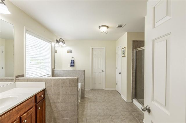 820 Sapphire Lane, Sugar Hill, GA 30518