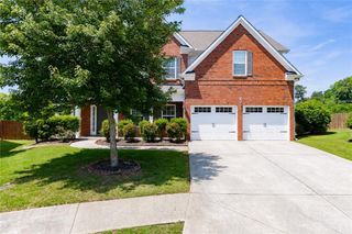 820 Sapphire Lane, Sugar Hill, GA 30518