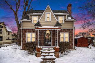 601 N Kalamazoo Street, Paw Paw Vllg, MI 49079