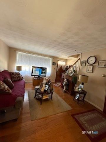 364 Main Street 6, East Haven, CT 06512