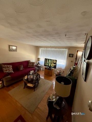 364 Main Street 6, East Haven, CT 06512