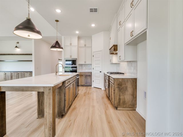 13310 N 60th East Place, Collinsville, OK 74021