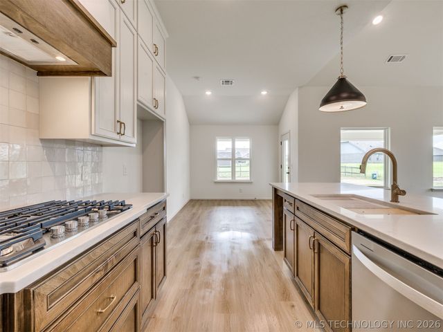 13310 N 60th East Place, Collinsville, OK 74021