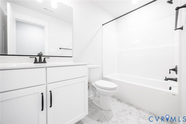 17325 Jojo Ln, Moseley, VA 23120