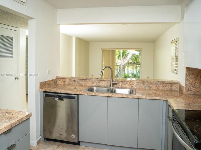 1100 NW 87th Ave 308, Coral Springs, FL 33071