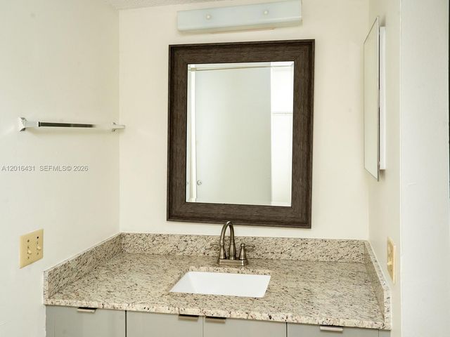 1100 NW 87th Ave 308, Coral Springs, FL 33071