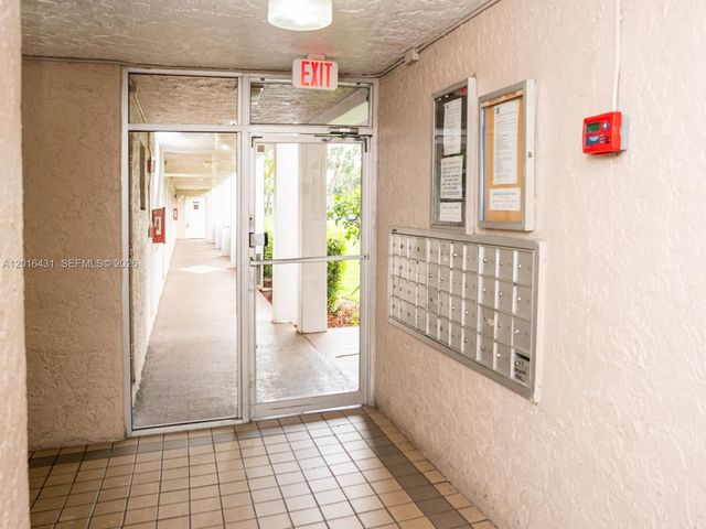 1100 NW 87th Ave 308, Coral Springs, FL 33071