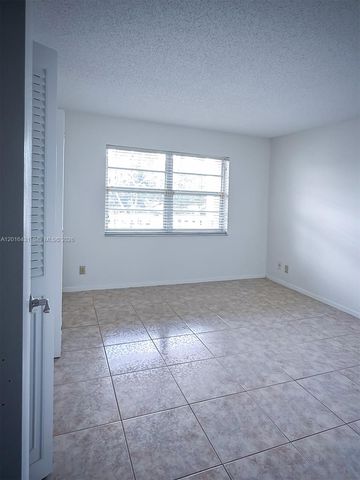 1100 NW 87th Ave 308, Coral Springs, FL 33071