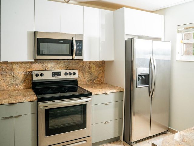 1100 NW 87th Ave 308, Coral Springs, FL 33071