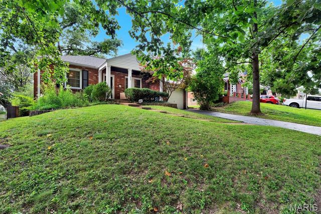 807 Blossom Lane, St Louis, MO 63119